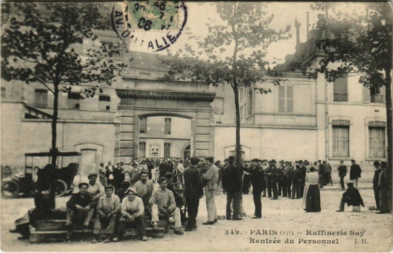 Carte postale ancienne Raffinerie Say - Rentrée du Personnel à Paris 13e