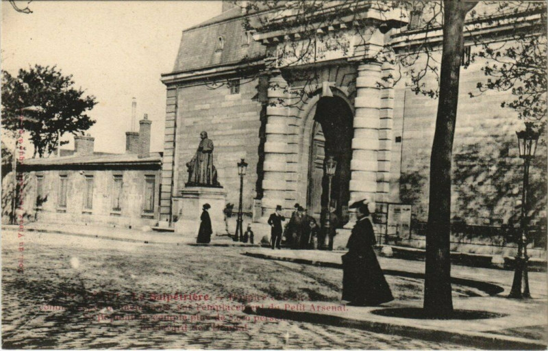 Carte postale ancienne Paris (13e) La Salpetriere à Paris 13e