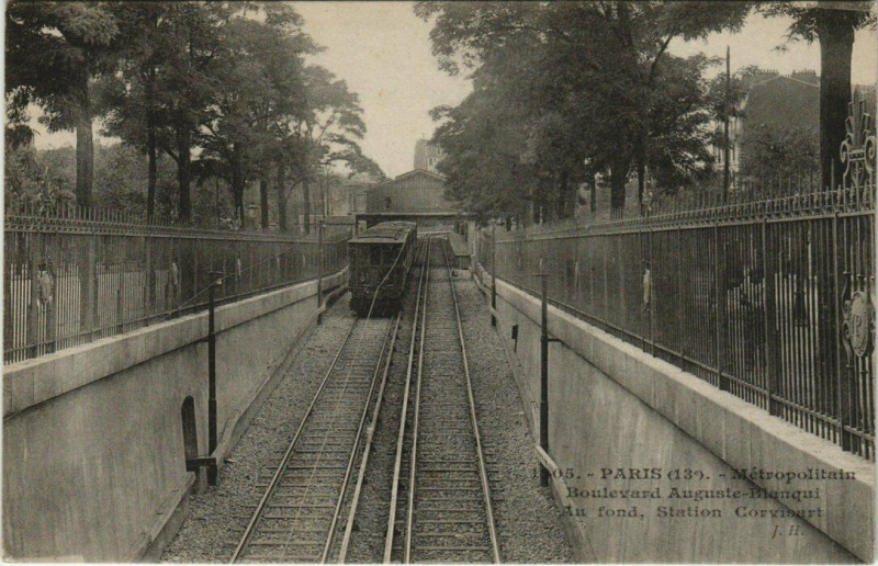 Carte postale ancienne Paris (13e) Metropolitain Bd Auguste-Blanquit Station Corvisart à Paris 13e