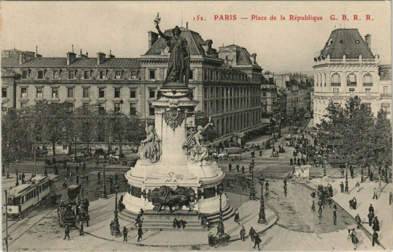 Carte postale ancienne Paris (3e) Place de la Republique à Paris 3e