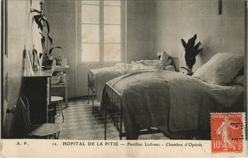 Carte postale ancienne Hôpital de La Pitié - Pavillon Lisfranc - Chambre d'Opérée à Paris 13e