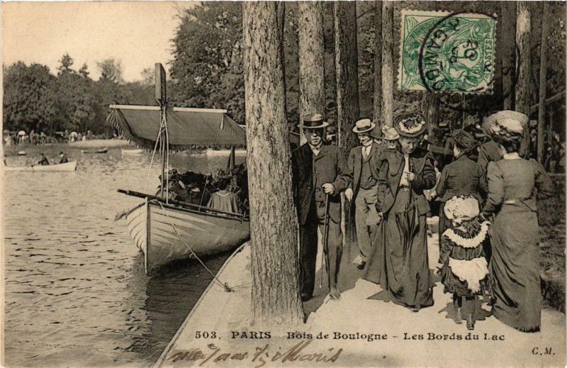 Carte postale ancienne Bois de Boulogne - Les bords du Lac à Paris 16e