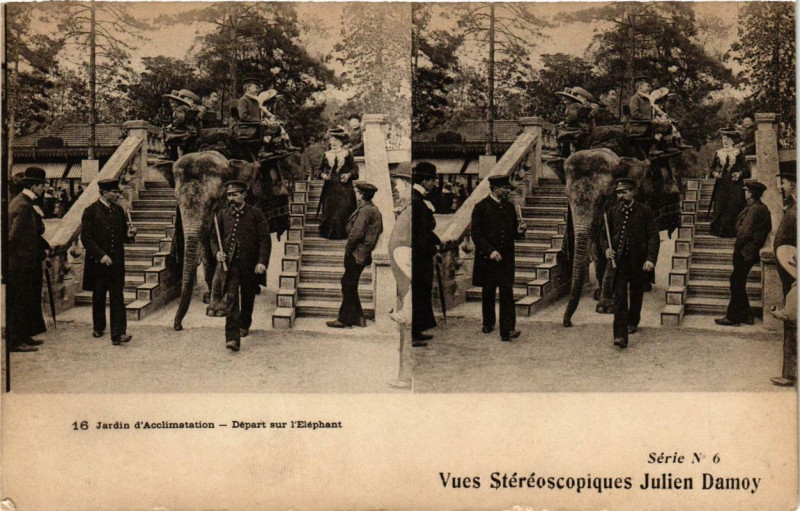 Carte postale ancienne Jardin d'Acclimatation - Départ sur l'Eléphant à Neuilly-sur-Seine