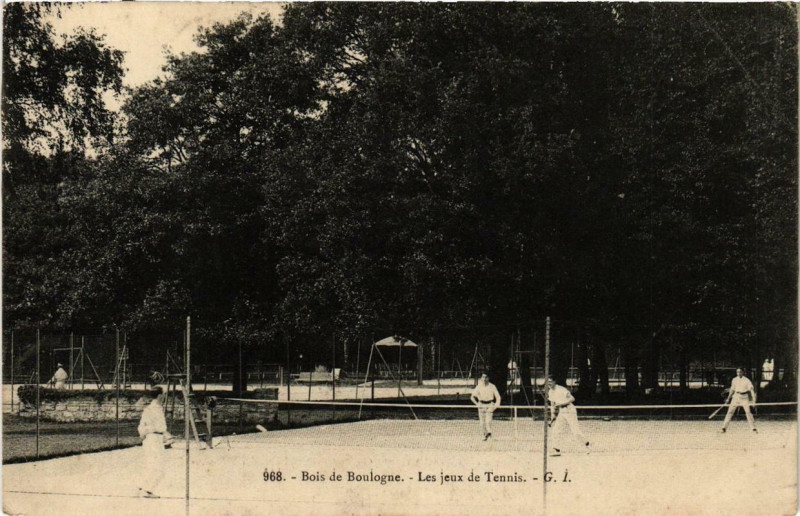 Carte postale ancienne Bois de Boulogne - Les jeux de Tennis à Paris 16e