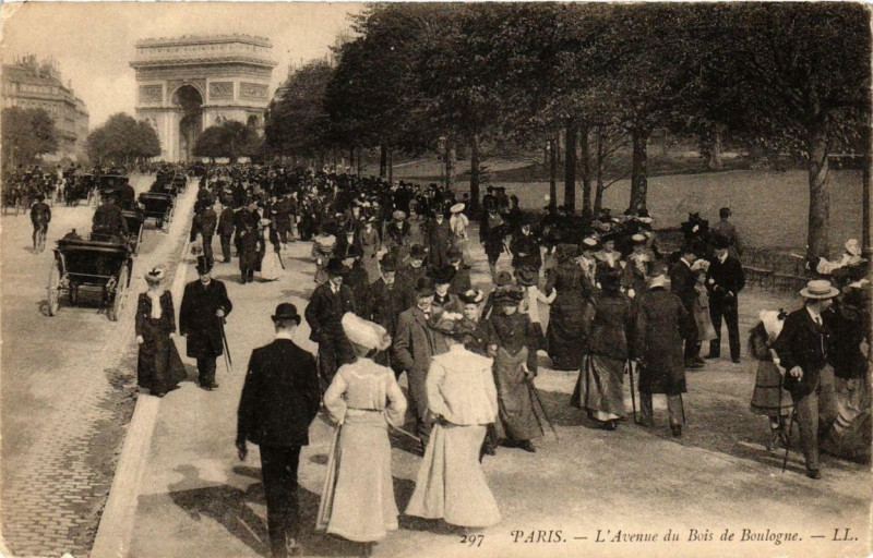 Carte postale ancienne L'Avenue du Bois de Boulogne à Paris 16e
