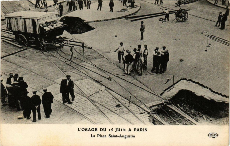 Carte postale ancienne Paris Orage du 15 juin. Place Saint-Augustin