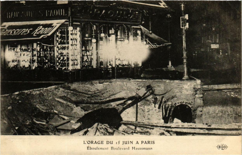 Carte postale ancienne Paris Orage du 15 juin. Eboulement Bd Haussmann