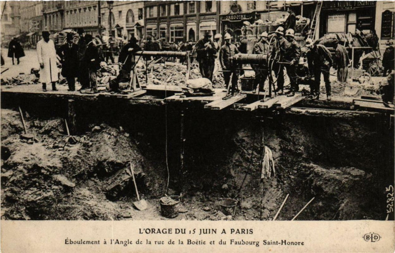 Carte postale ancienne Paris Orage du 15 juin. Eboulement