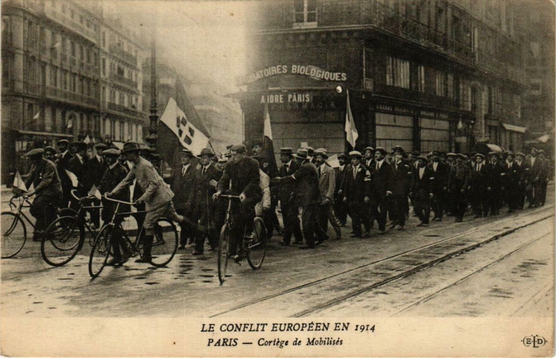 Carte postale ancienne Paris 1914 Cortege de Mobilisés
