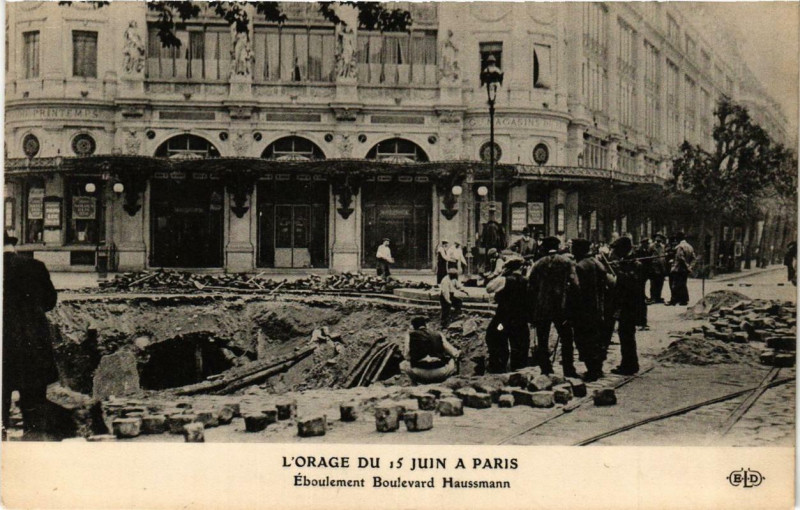 Carte postale ancienne Paris Orage du 15 juin. Eboulement Bd Haussmann
