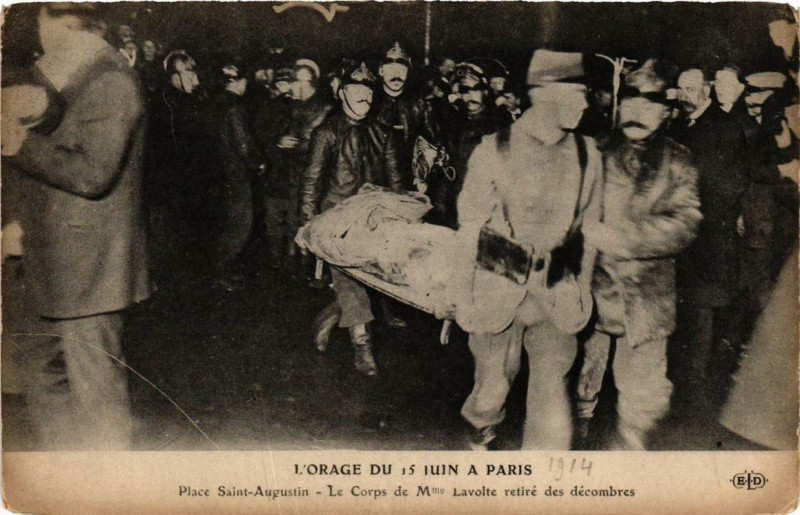 Carte postale ancienne Paris Orage du 15 juin. Place Saint-Augustin Le Corps