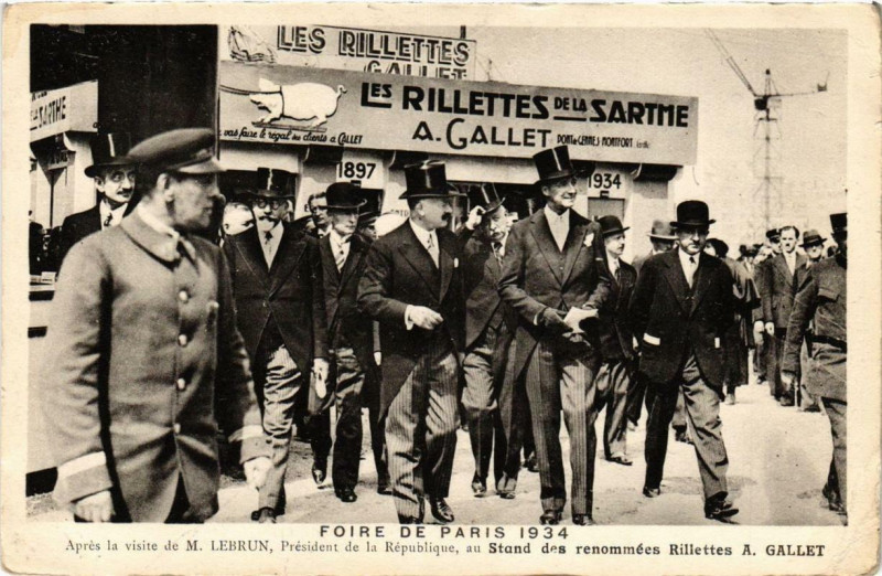 Carte postale ancienne Foire de Paris 1934 - Après la visite de Monsieur Lebrun à Paris 15e