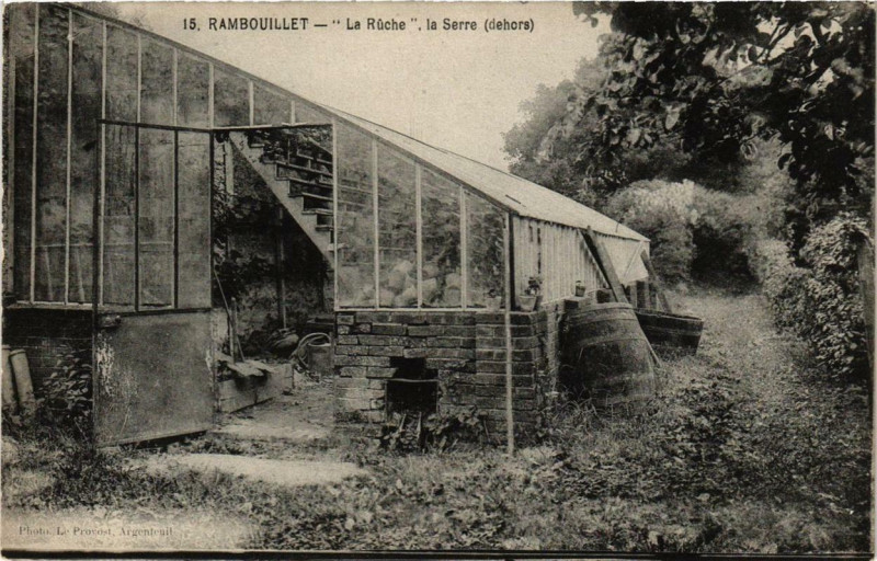 Carte postale ancienne Rambouillet La Ruche la Serre dehors à Rambouillet