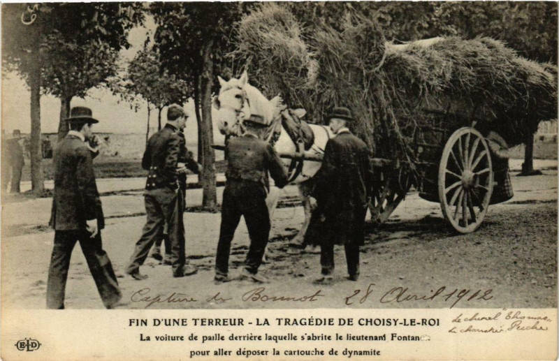 Carte postale ancienne Tragédie de Choisy-le-Roi Fin d'une terreur Voiture de paille à Choisy-le-Roi