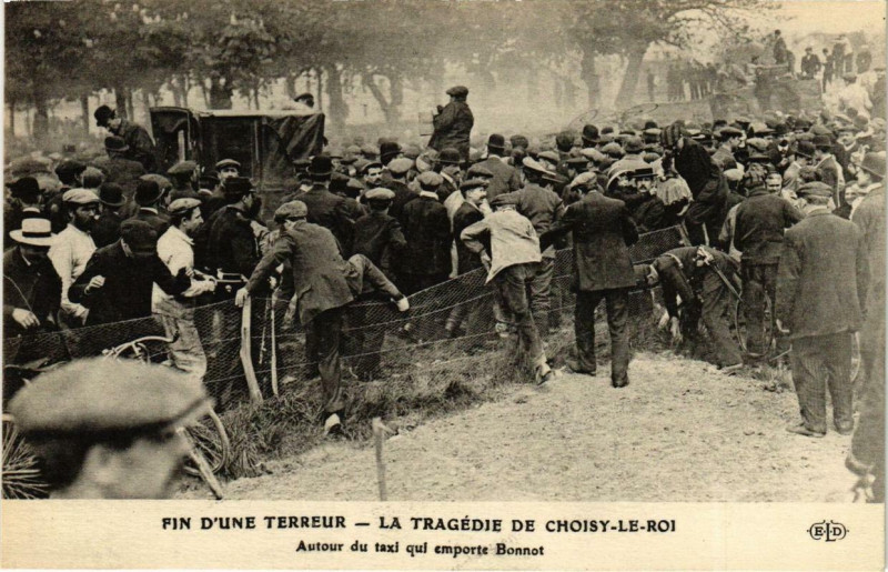 Carte postale ancienne Tragédie de Choisy-le-Roi Fin d'une terreur Autour du taxi à Choisy-le-Roi