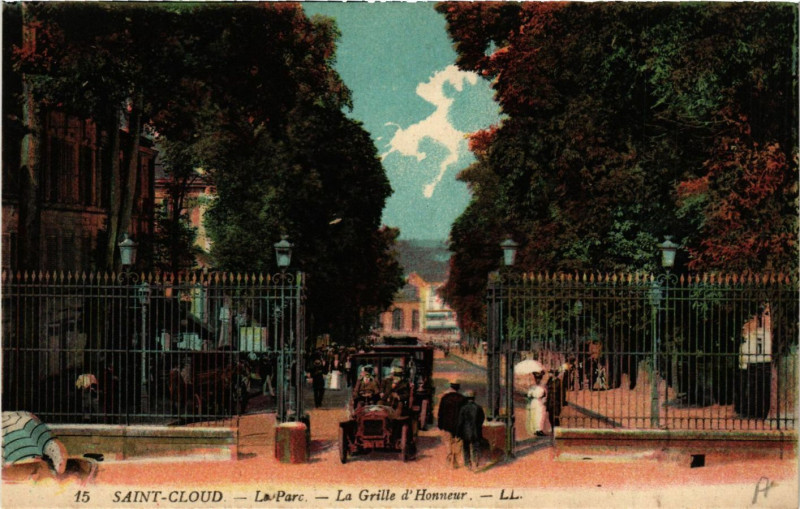 Carte postale ancienne Saint-Cloud - Le Parc - La Grille d'Honneur à Saint-Cloud