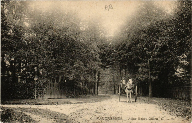 Carte postale ancienne Vaucresson - Allée Saint-Gilles à Vaucresson