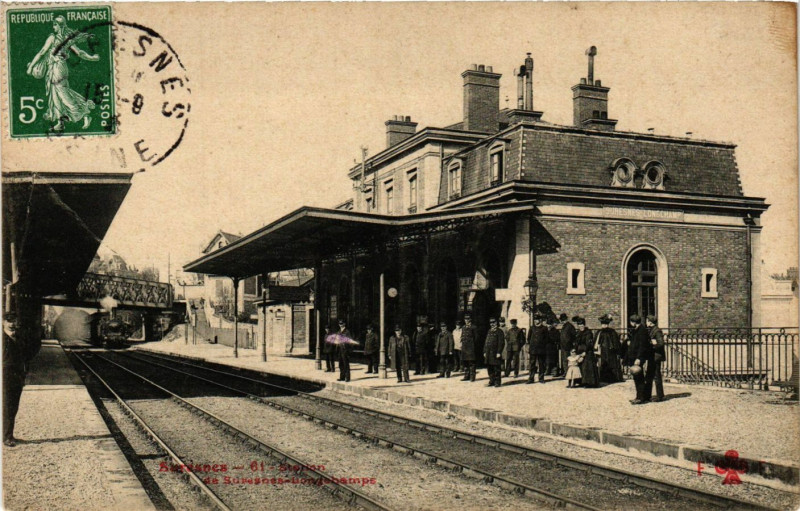 Carte postale ancienne Suresnes - Station de Suresnes-Longchamps à Suresnes