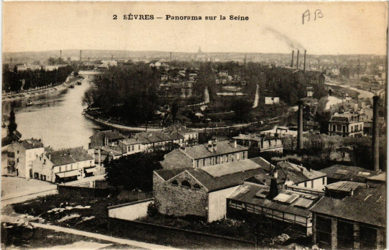 Carte postale ancienne Sevres - Panorama sur la Seine à Sèvres