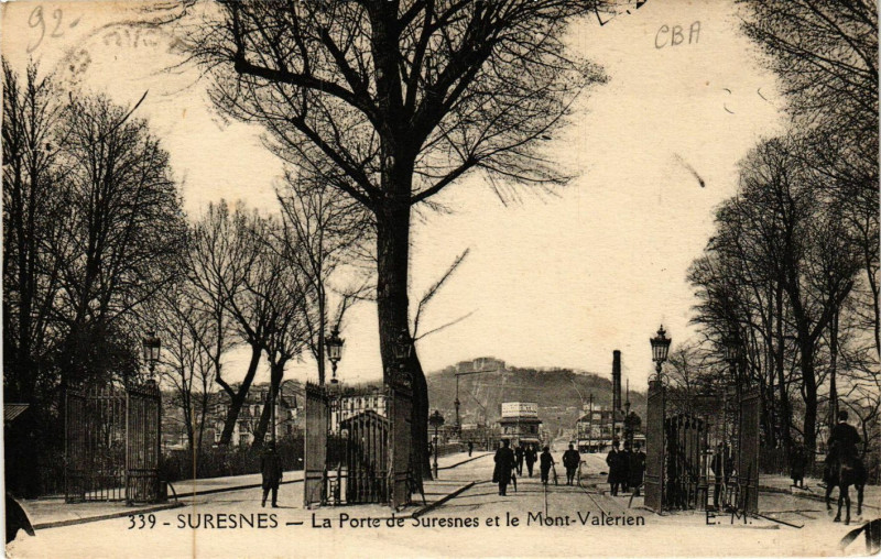Carte postale ancienne La Porte de Suresnes et le Mont Valérien à Paris 16e
