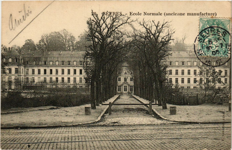 Carte postale ancienne Sevres - Ecole Normale (ancienne manufacture) à Sèvres