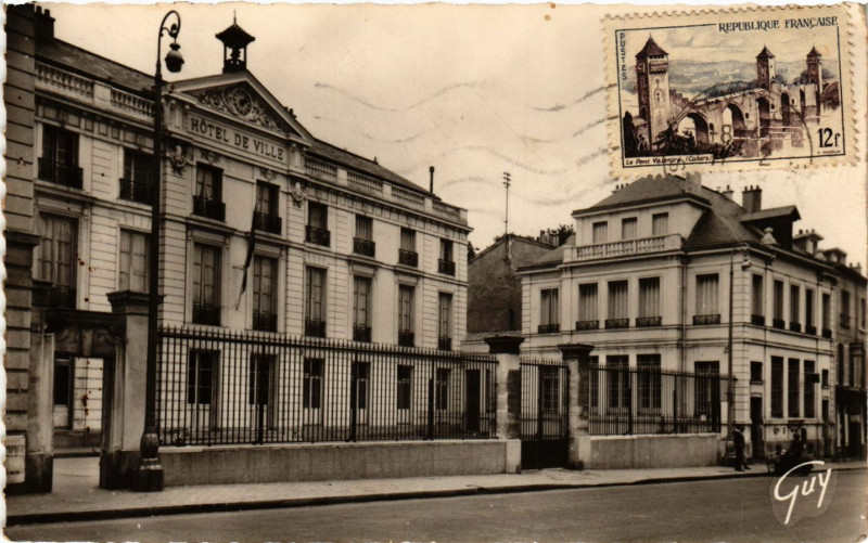 Carte postale ancienne Sevres - L'Hotel de Ville ez la Poste (Ancien Hotel du à Sèvres