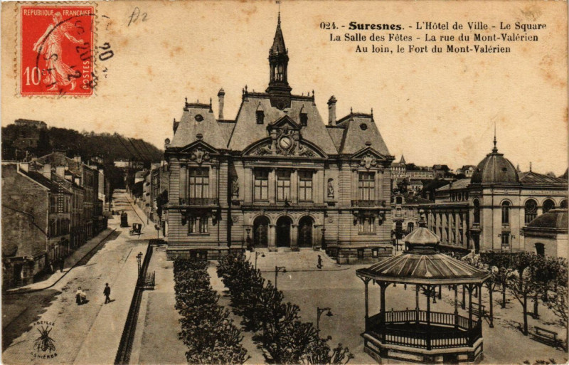 Carte postale ancienne L'Hôtel de Ville - Le Square - La Salle des Fêtes - La Rue du Mont-Valérien - Au loin, le fort du Mont-Valérien à Suresnes