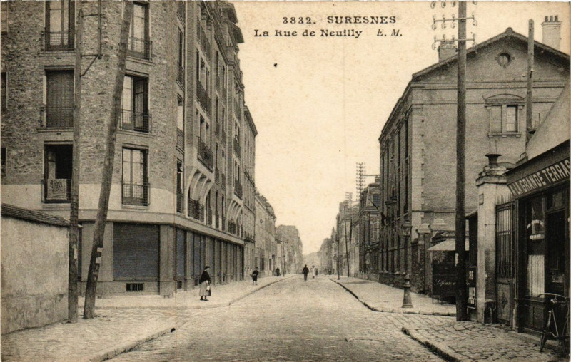 Carte postale ancienne Suresnes - La Rue de Neuilly à Suresnes