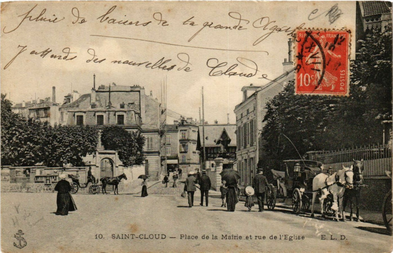 Carte postale ancienne Saint-Cloud - Le Parc - Place de la Mairie et rue de l'Eglise à Saint-Cloud