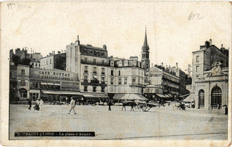 Carte postale ancienne Saint-Cloud La place d'Armes à Saint-Cloud