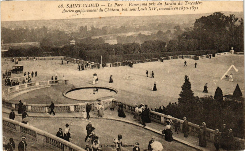 Carte postale ancienne Saint-Cloud - Le Parc - Panorama pris du Jardin du Trocadére - à Saint-Cloud