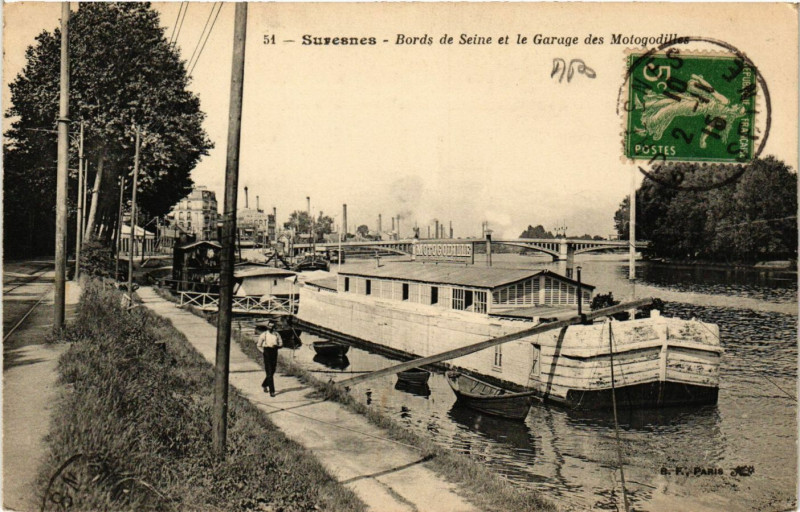 Carte postale ancienne Suresnes - Bords de Seine et le Garage des Motogodilles à Suresnes
