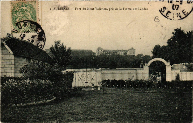 Carte postale ancienne Suresnes - Fort du Mont-Valérien pris de la Ferme des Landes à Suresnes