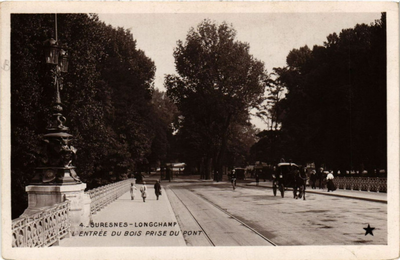 Carte postale ancienne Suresnes-Longchamp - L'Entrée du Bois prise du Pont à Suresnes