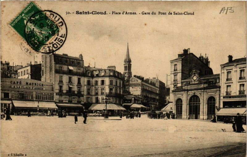 Carte postale ancienne Saint-Cloud - Place d'Armes - Gare du Pont de Saint-Cloud à Saint-Cloud