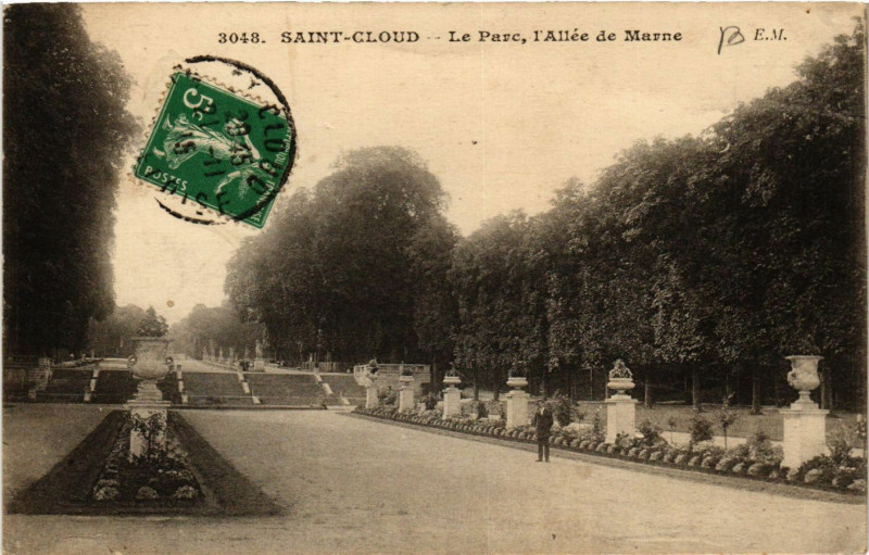 Carte postale ancienne Saint-Cloud - Le Parc l'Allée de Marne à Saint-Cloud