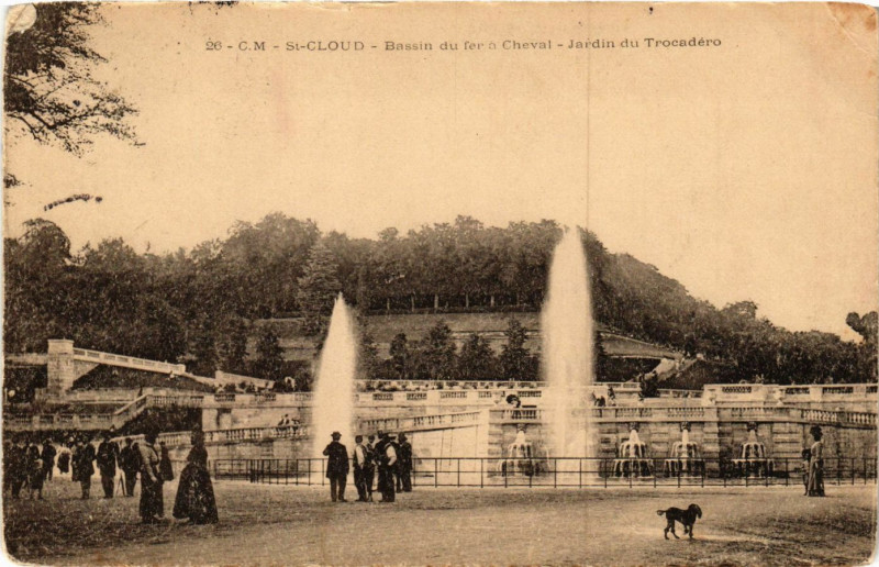 Carte postale ancienne Saint-Cloud - Bassin du fer a Cheval - Jardin du Trocadére à Saint-Cloud