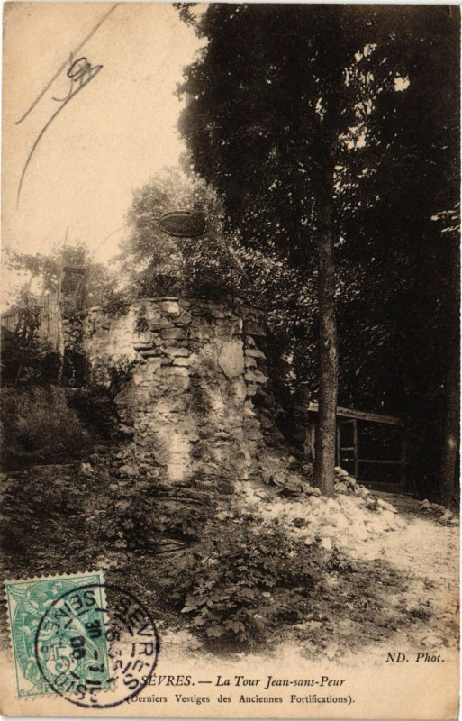 Carte postale ancienne Sevres - La Tour Jean-sans-Peur (Derniers Vestiges des Anciennes à Sèvres