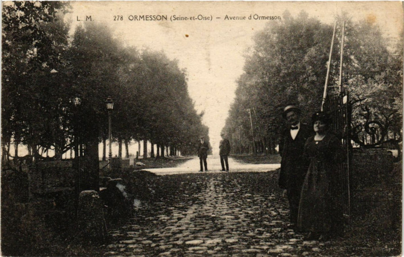 Carte postale ancienne Ormesson - Avenue d'Ormesson
