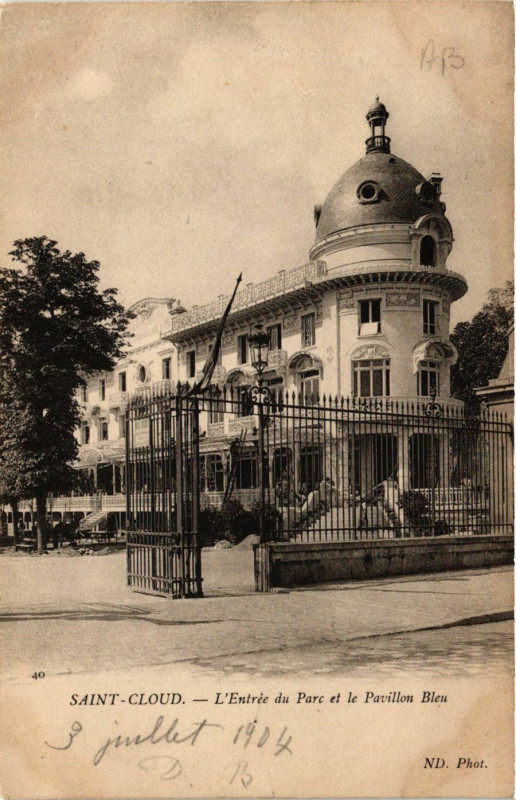 Carte postale ancienne Saint-Cloud - L'Entrée du Parc et le Pavillon à Saint-Cloud