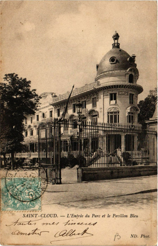 Carte postale ancienne Saint-Cloud - L'Entrée du Parc et le Pavillon Bleu à Saint-Cloud