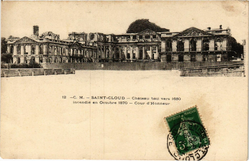 Carte postale ancienne Saint-Cloud - Chateau bati vers 1650 incendie en Oct. 1870 - Cour à Saint-Cloud