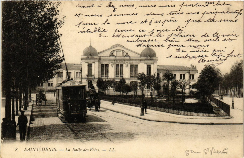 Carte postale ancienne Saint-Denis - La Salle des Fetes à Saint-Denis