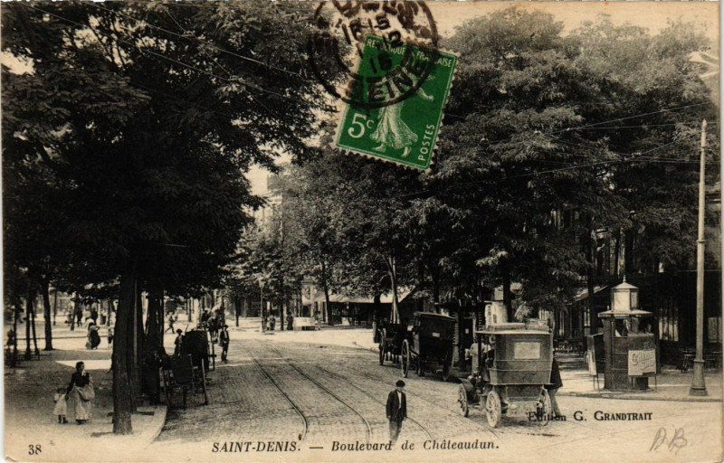 Carte postale ancienne Saint-Denis - Boulevard de Chateaudun à Saint-Denis