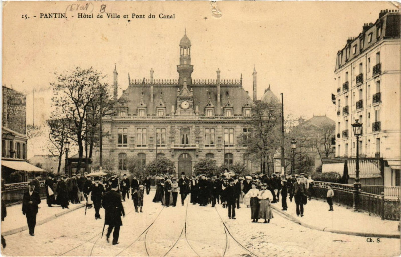 Carte postale ancienne Pantin - Hotel de Ville et Pont du Canal à Pantin