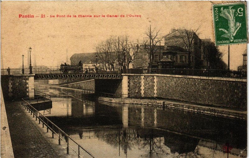 Carte postale ancienne Pantin - Le Pont de la Mairie sur le Canal de l'Ourcq à Pantin