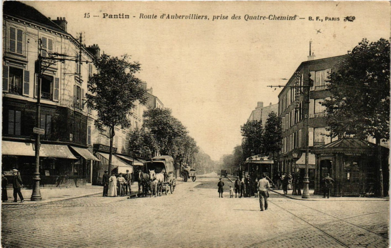 Carte postale ancienne Pantin - Route d'Aubervilliers prise des Quatre-Chemins à Pantin