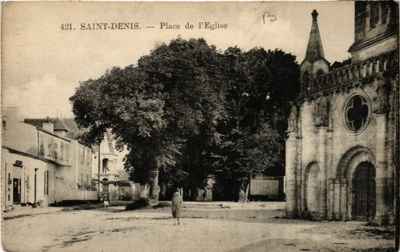 Carte postale ancienne Saint-Denis - Place de l'Eglise à Saint-Denis