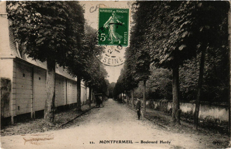 Carte postale ancienne Montfermeil - Boulevard Hardy à Montfermeil