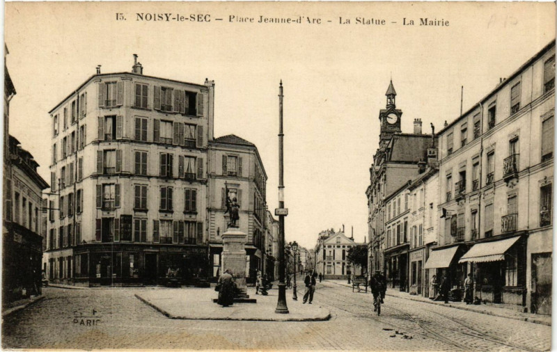 Carte postale ancienne Noisy-le-Sec - Place Jeanne-d'Arc - La Statue - La Mairie à Noisy-le-Sec